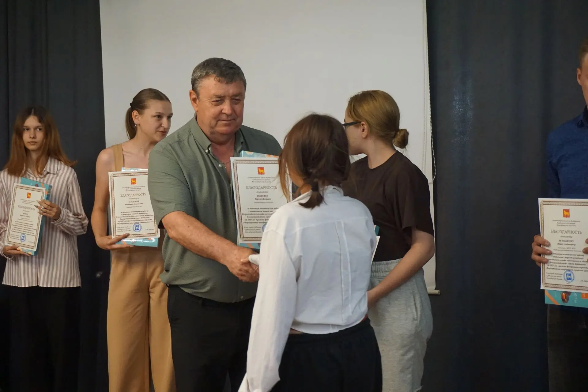 Наградили активных участников волонтёрского штаба молодёжного центра✅ 

⭐16 июня в Молодёжном центре