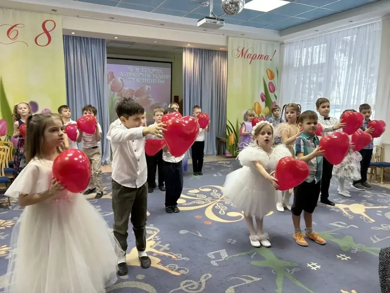 🌷Весенний букет для самых любимых 🥰  В дошкольном отделении ШИК 16 прошли праздничные утренники, пос