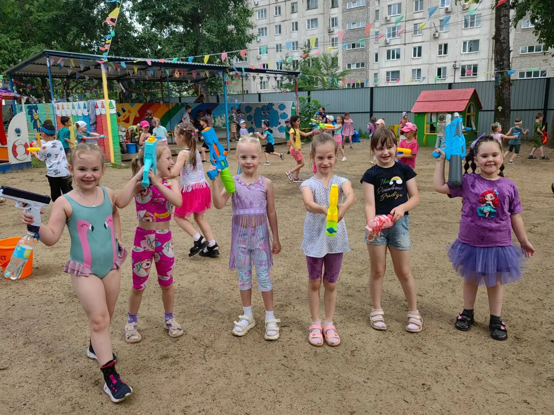 У детей групп "Звёздочка", "Сказка" и "Солнышко" прошел самый веселый 😀и самый мокрый 🌊праздник - 
