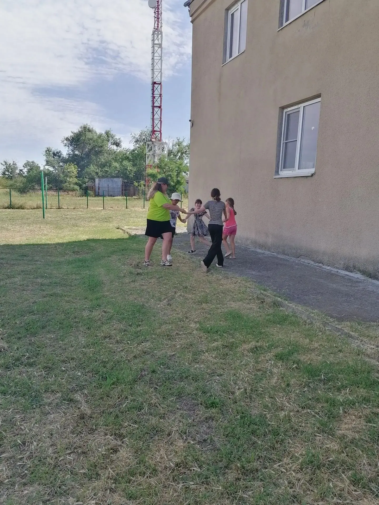 Летний отдых детей в ЛДП «Сказка» 25.06.2026.
🌞Яркий день в нашем лагере! ❤️
Наши воспитатели прове