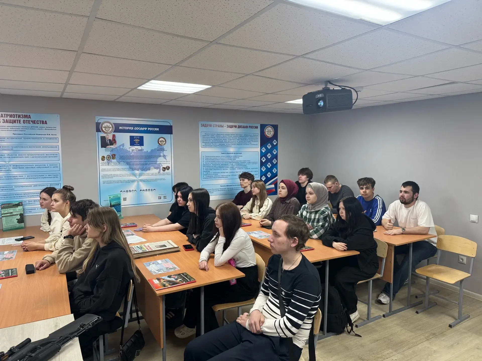 Уроки мужества 🎗  Студенты ИТ-колледжа гр. 24ИТ20 совместно с преподавателем Гальцковой Ю.М. посетил