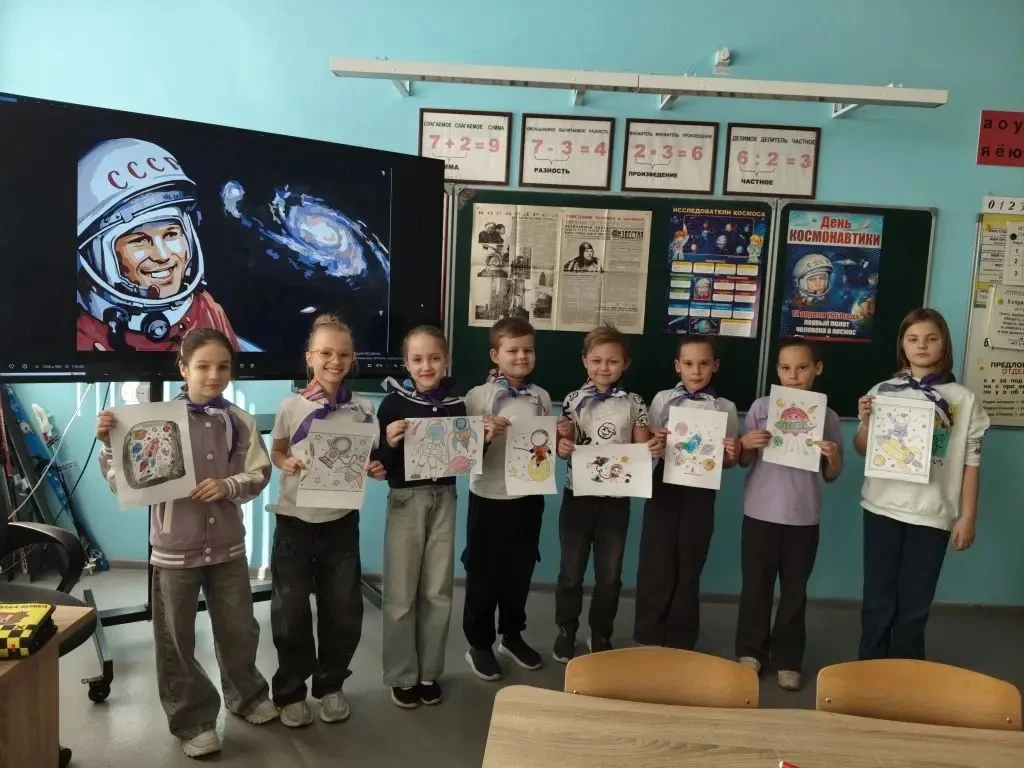 🚀В дни весенних каникул во 2 «В» классе прошло мероприятие, посвященное Дню космонавтики.  🛰️Ребята 