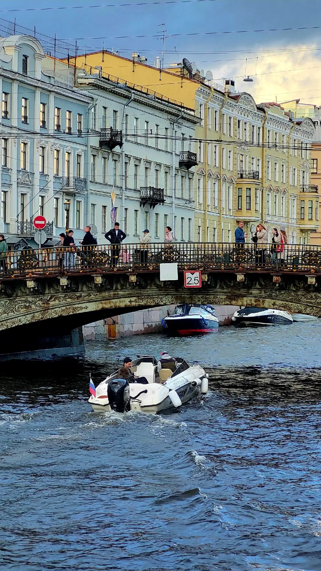 Санкт-Петербург. На набережной реки Мойки.