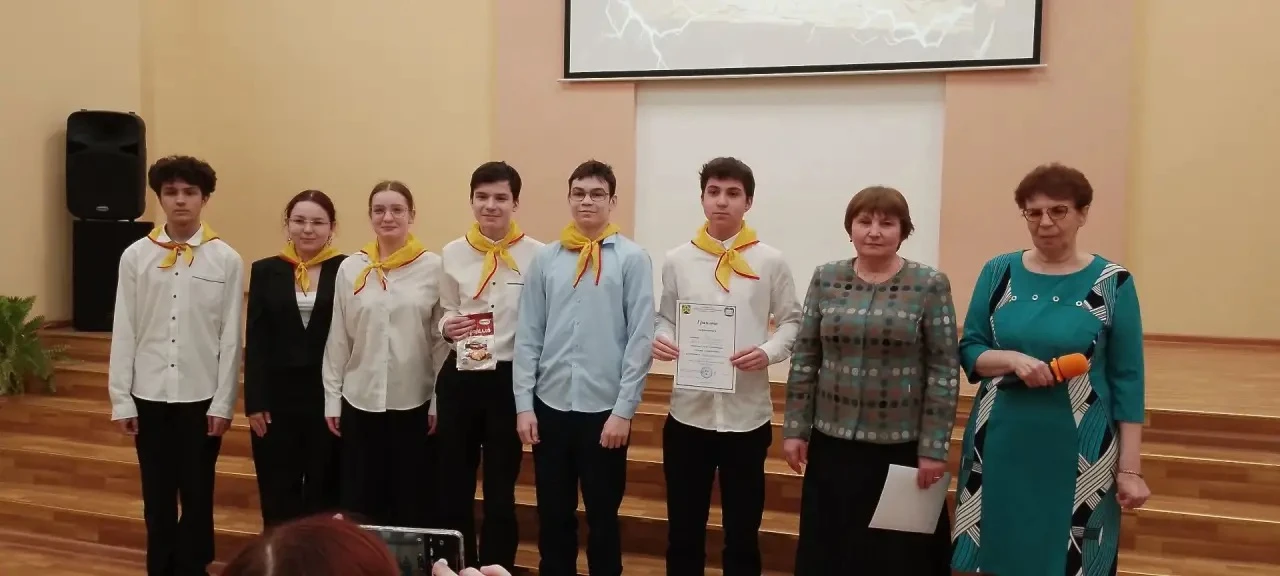 28 апреля команда учащихся 8 класса «Гравитация» в составе 6 человек: Кузьмин Владислав и Максимов А
