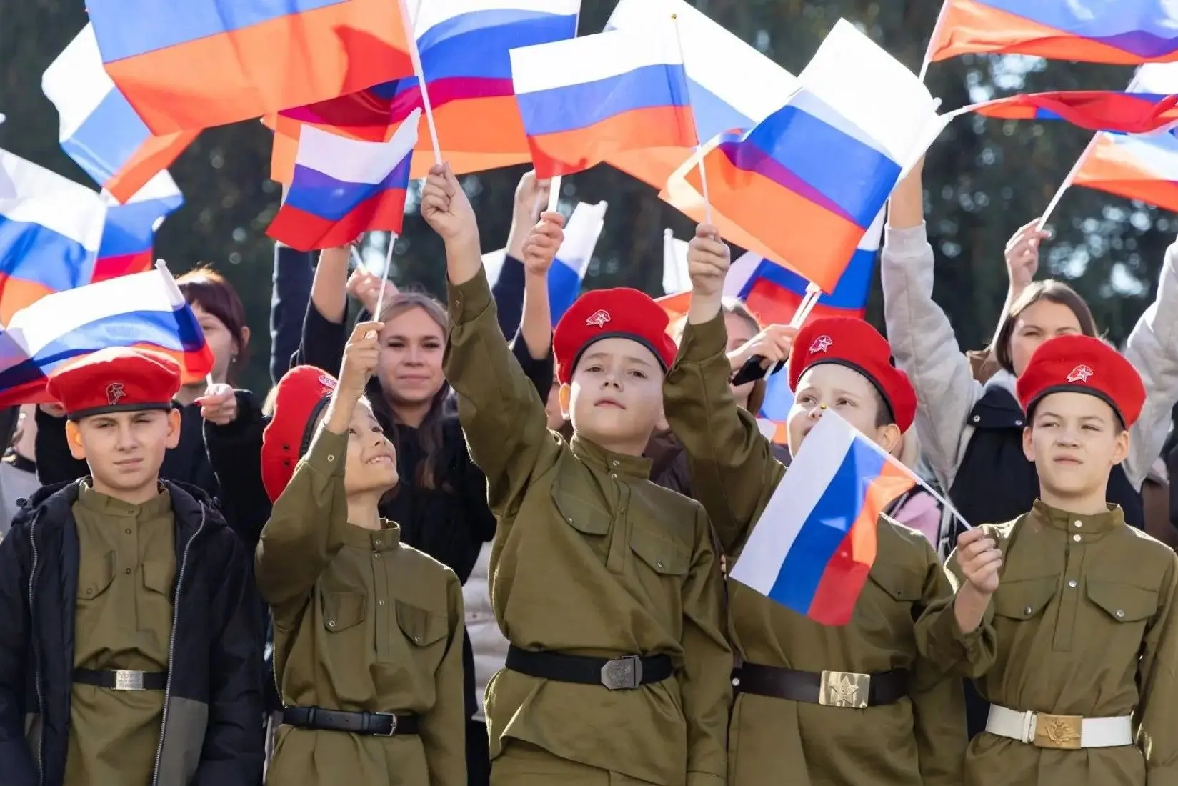 🇷🇺 Урал отметил воссоединение ДНР, ЛНР, Запорожской и Херсонской областей с Россией