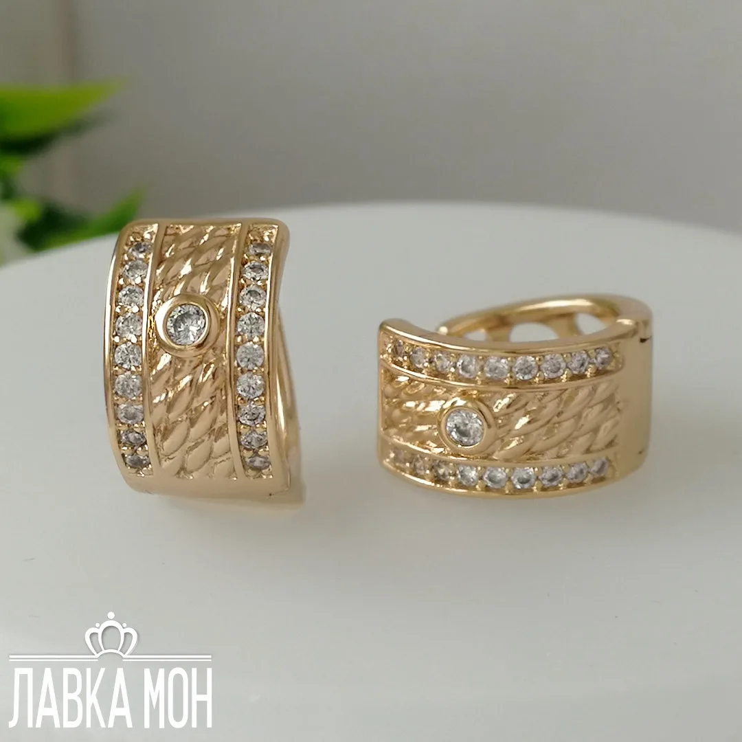 _👑 Серьги-колечки от XP с брашировкой и фианитами. Диаметр около 1,2см, ширина полотна...