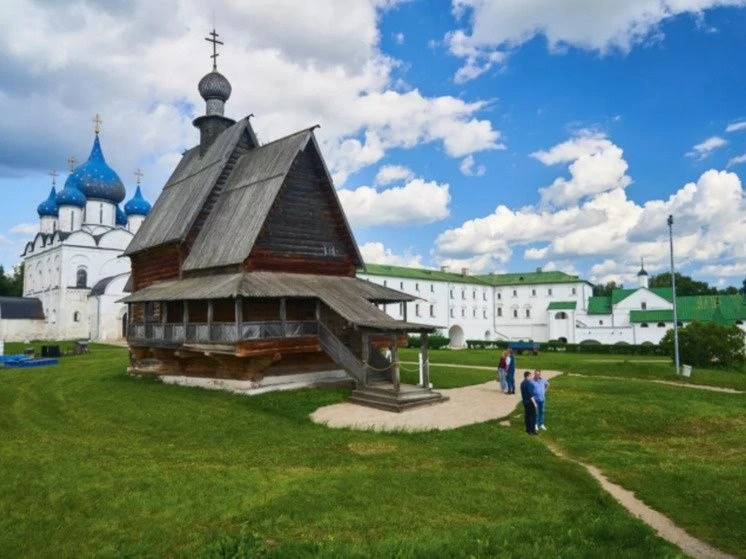 Суздаль признан самым дорогим городом России для летнего отдыха в 2026 году. По данным ...