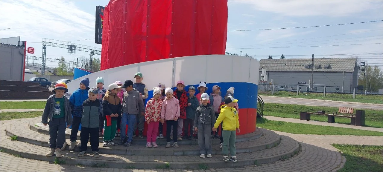 7 мая воспитанники детского сада  посетили Парк Победы, где возложили цветы к памятнику...