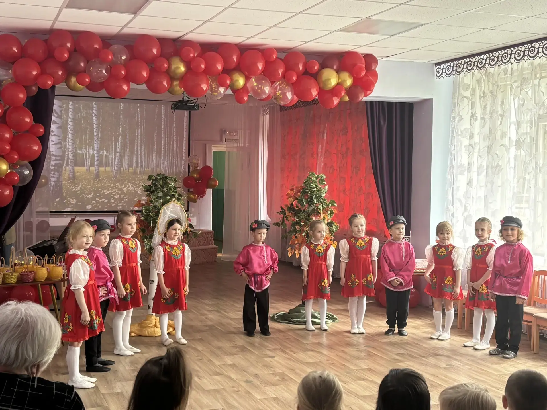 В конце мая прошел отчетный концерт творческого коллектива «Искорки»! 💛

Звездочки из групп «Солову