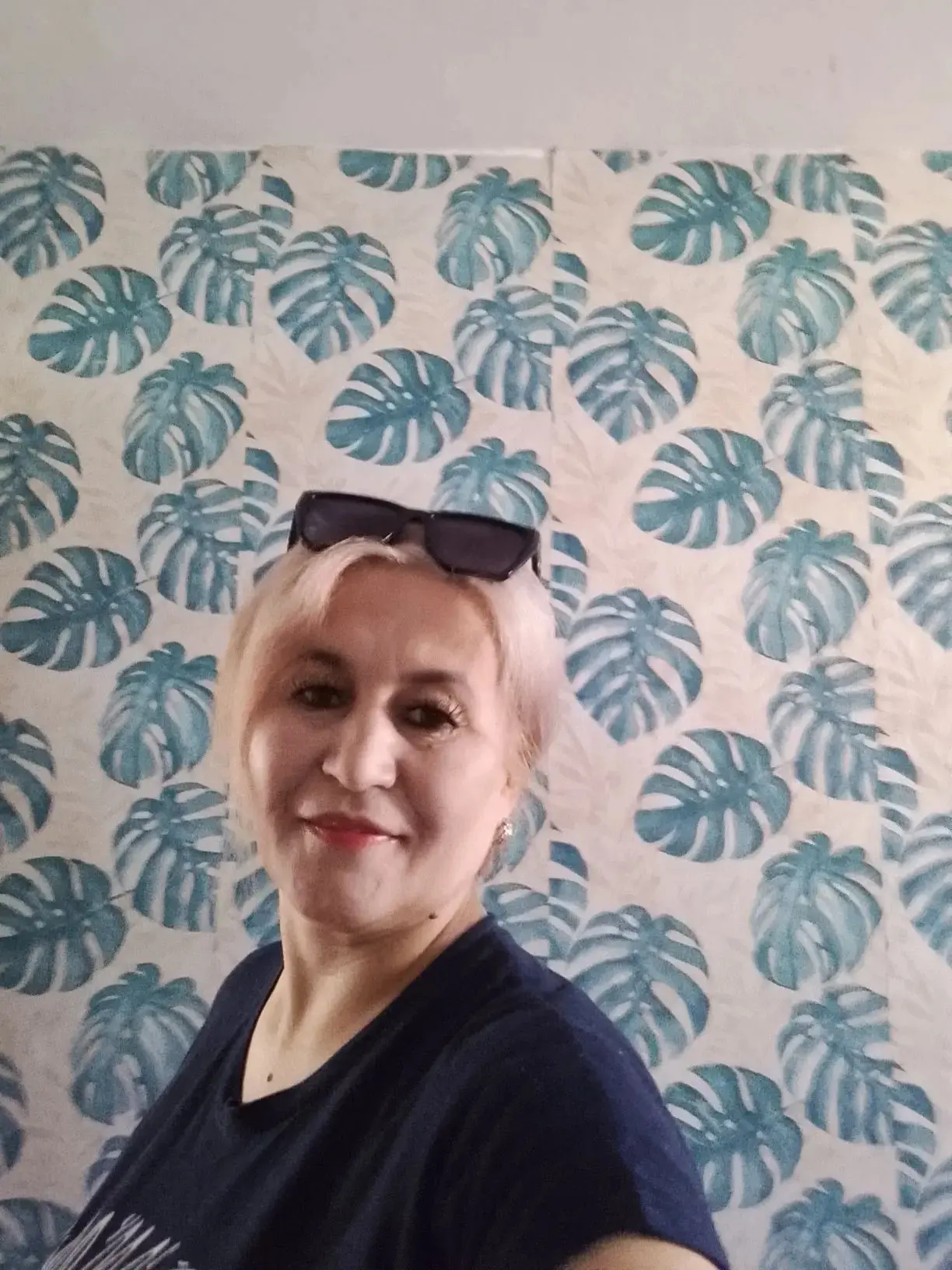 Меня зовут Яна . Позитивная ,жизнерадостная 😁