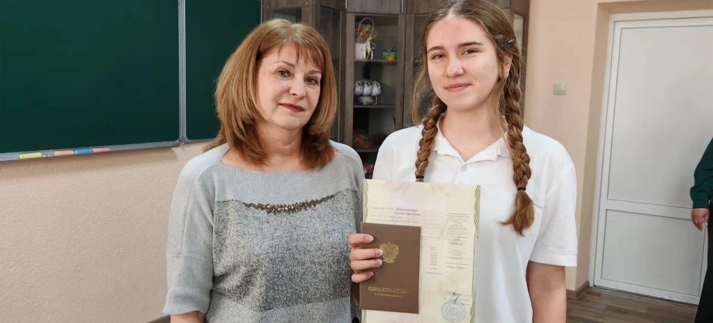 🎓 Поздравляем наших юных профессионалов! 🎉  В рамках программы "Первая профессия" учащиеся из 8Д, 8В