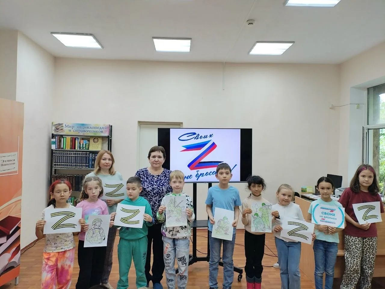 ⚡️Урок патриотизма "За мирное небо"

В библиотеке №23 прошёл урок патриотизма «За мирное небо», посв