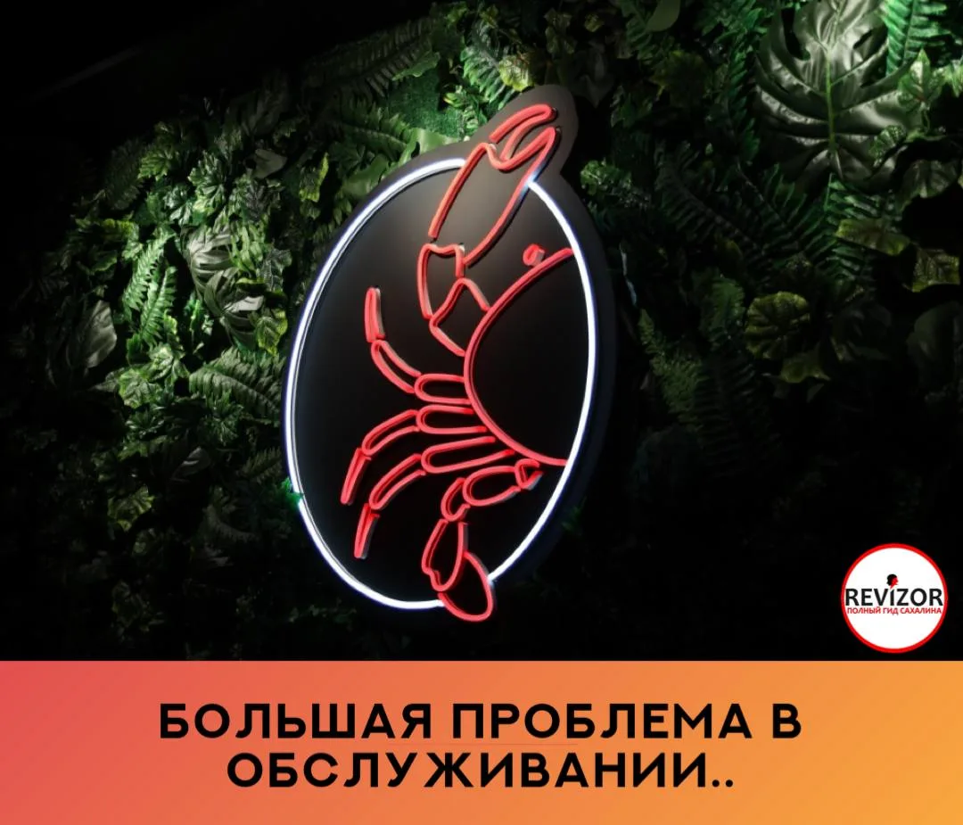 Еда среднего уровня. Но большая проблема в обслуживании.  Официант перепутал два салата. Просили с к