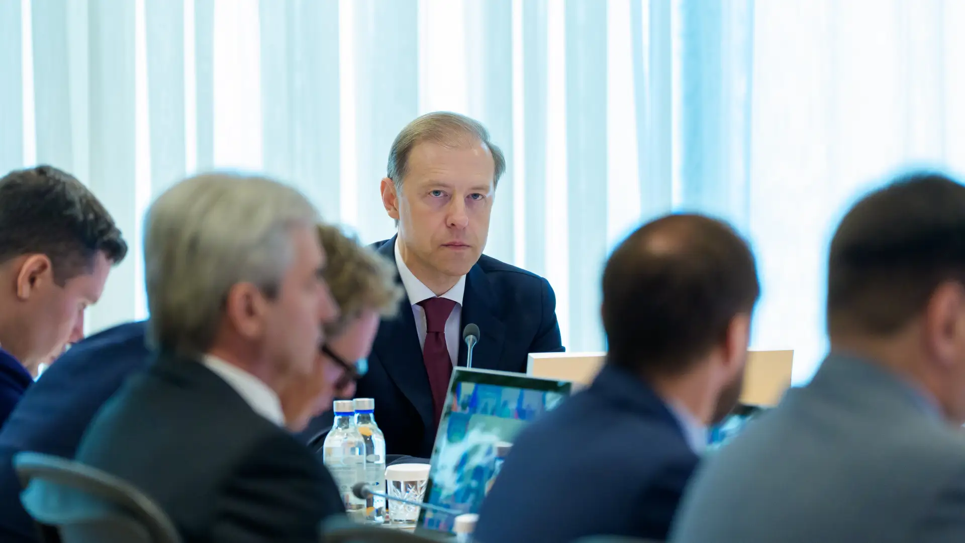 Денис Мантуров провел заседание госкомиссии по противодействию незаконному обороту пром...