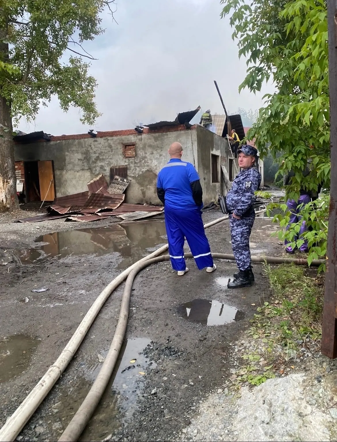 В МЧС рассказали подробности о вчерашнем пожаре в Асбесте.