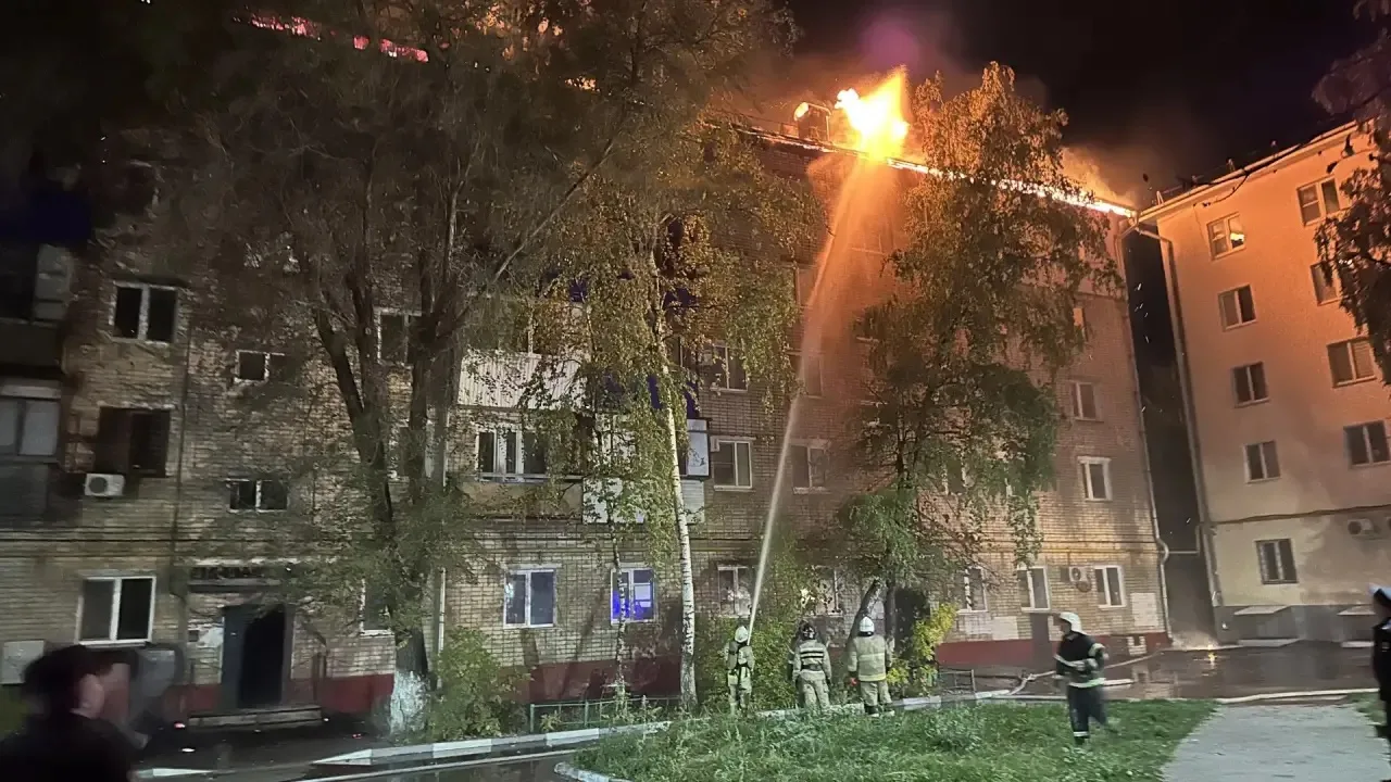 ⚡️В Новокуйбышевске продолжает работу штаб по ликвидации последствий крупного пожара на...