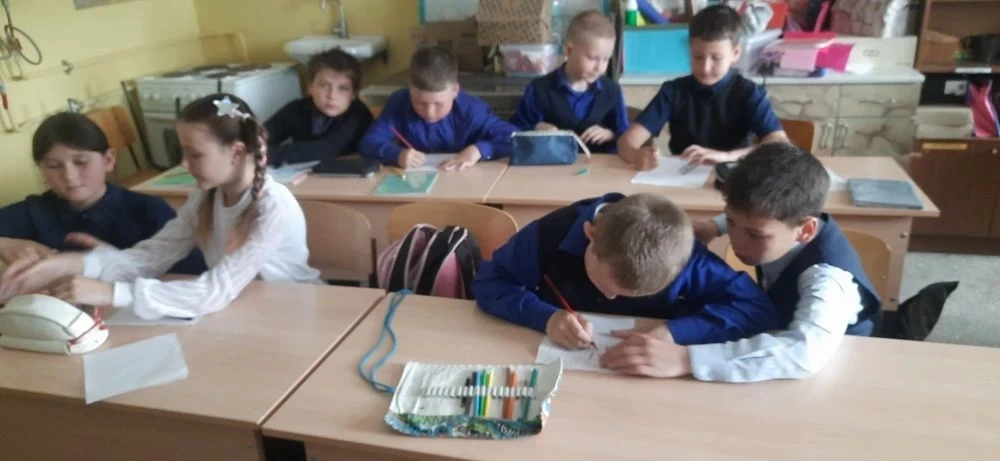 📢 В 4-м классе прошла важная беседа о Детском телефоне доверия
