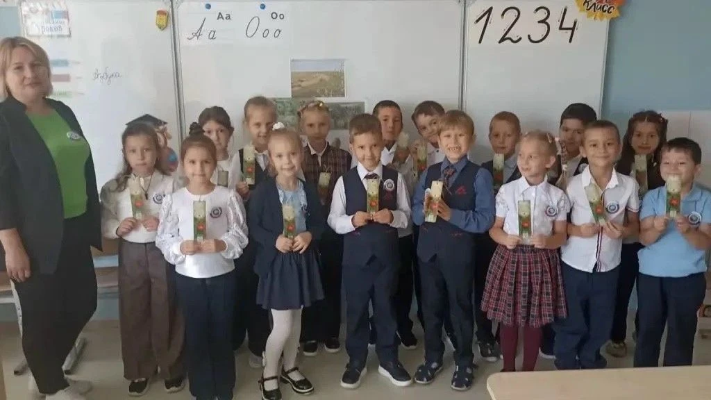 Сегодня во всех общеобразовательных организациях городского округа Мариуполь прошёл еди...