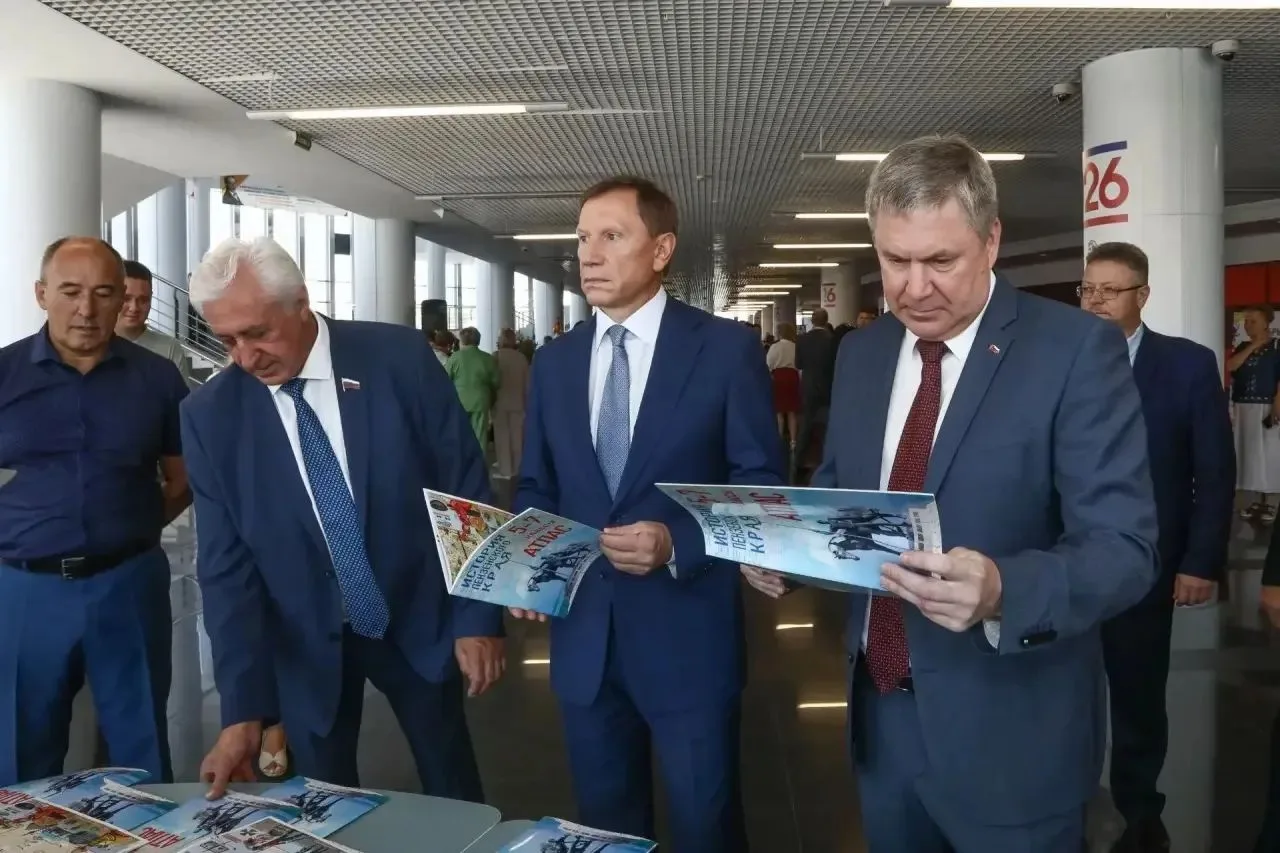 Поприветствовал полторы тысячи участников областного августовского педагогического фору...