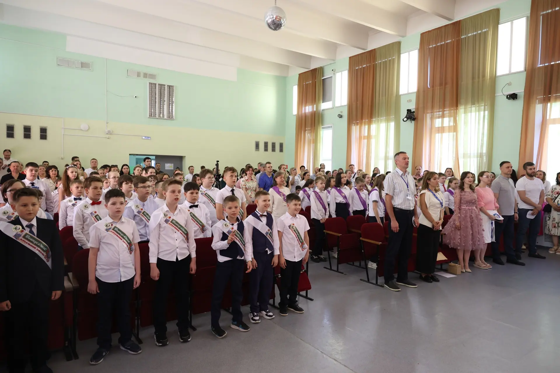 🔔 Прощай, начальная школа! Здравствуй, 5-й класс!  🕊 Сегодня наши четвероклассники из Ш-2 официально