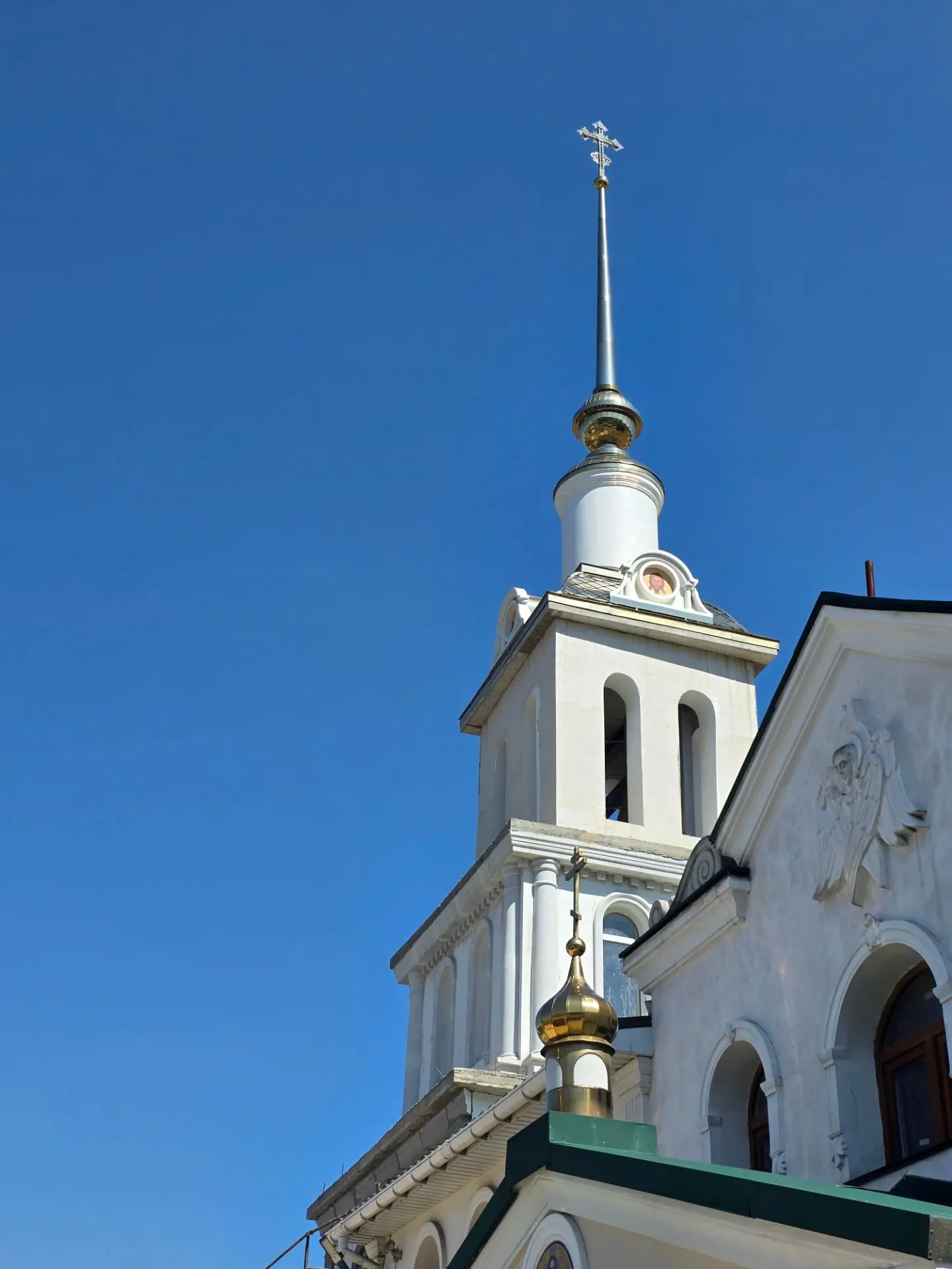 Шпиль с крестом, Церковь Феодосия, архиепископа Черниговского, в Севастополе.