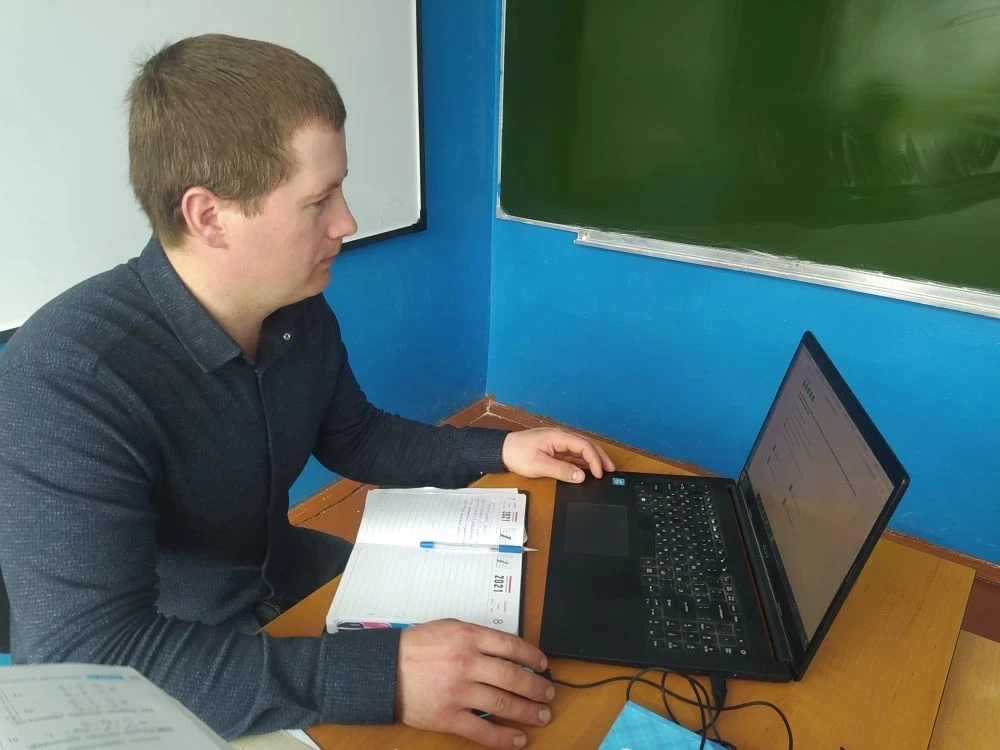 Учитель нашей школы Андрей Сивцов завершает обучение на курсах повышения квалификации п...