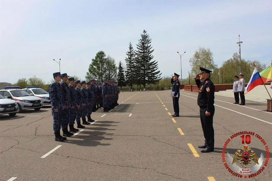 🇷🇺 В Забайкальском крае молодые сотрудники вневедомственной охраны Росгвардии, в присутствии ветеран