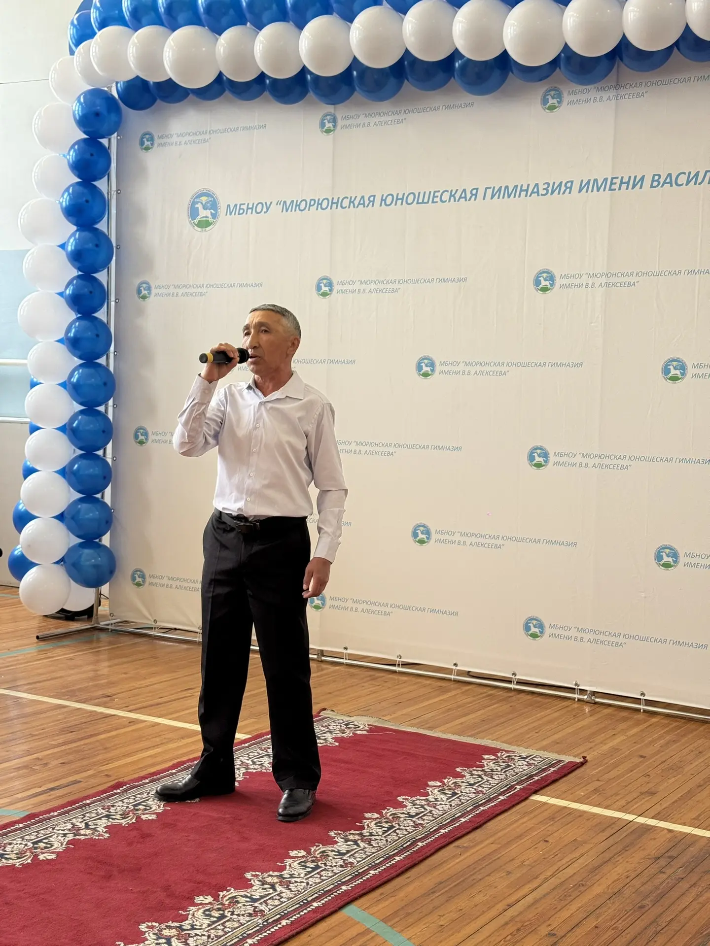 Уолан гимназияҕа «Тиһэх чуораан» – кэрэ-бэлиэ түгэн!