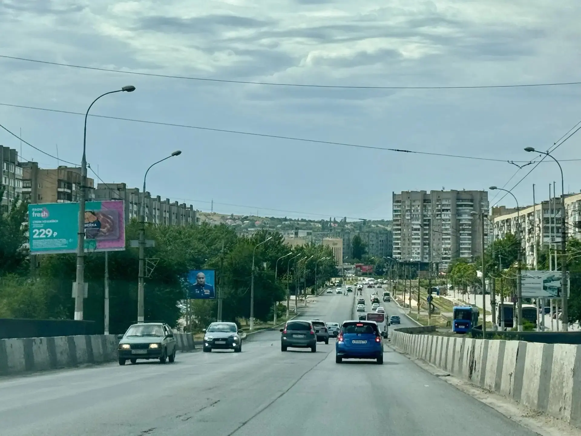 В Волгограде мэрия обследует загоревшийся от БПЛА многоквартирный дом