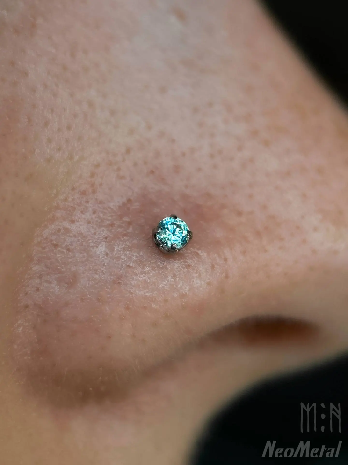 Посмотрите какую красоту от Neometal установила Нат в заживший нострил💎