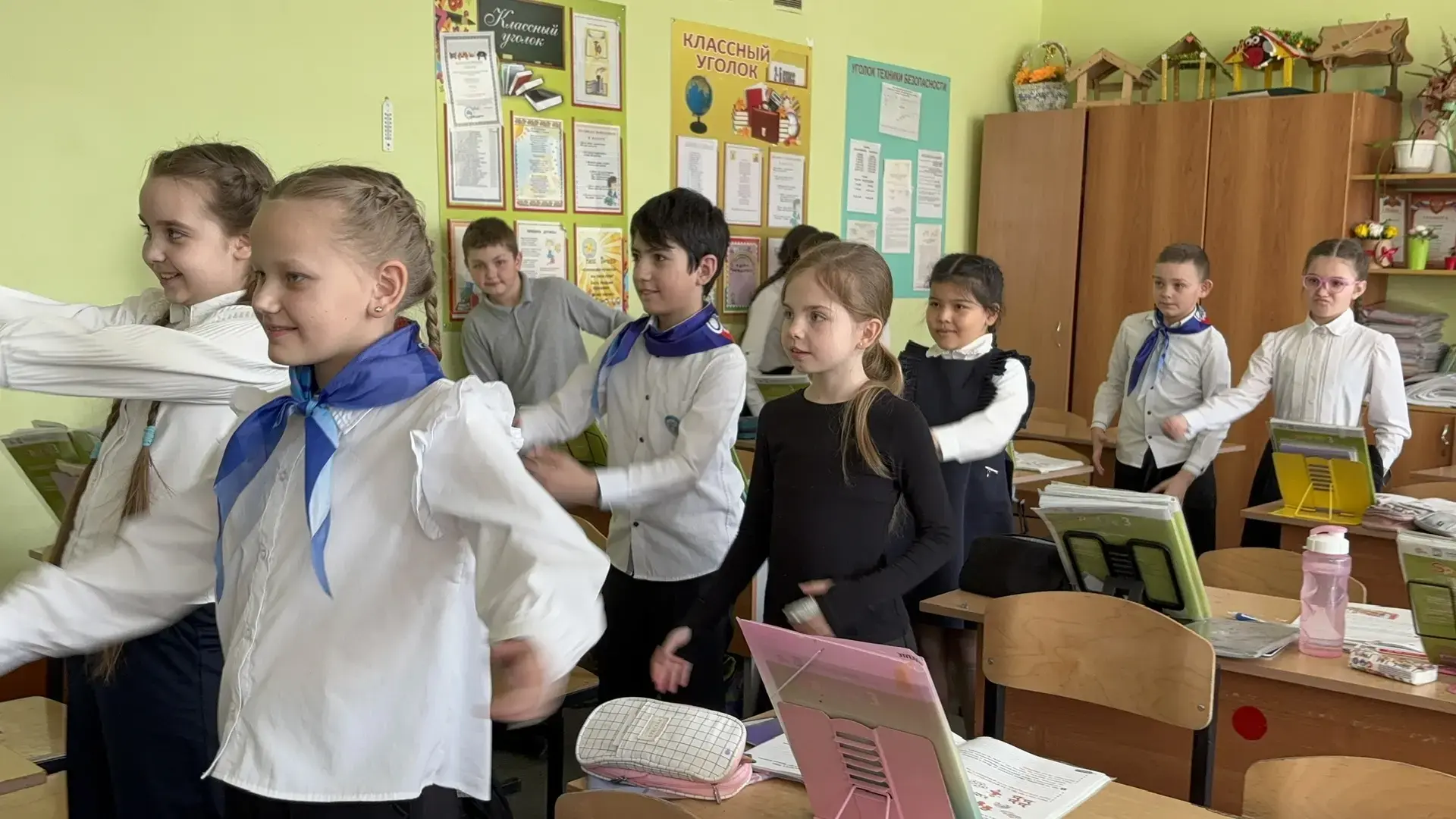 👫Зарядка с рифмой🎑  🌟 В преддверии Всемирного дня поэзии в начальной школе МБОУ СОШ № 1 г. Покров ца