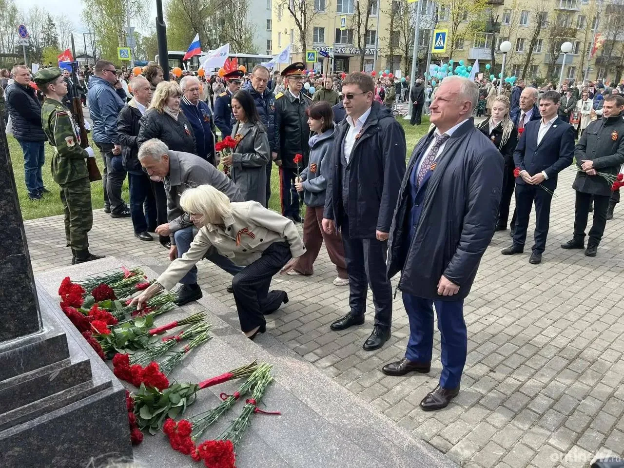 Губернатор Александр Дрозденко, члены правительства Ленобласти и другие участники шествия “Бессмертн