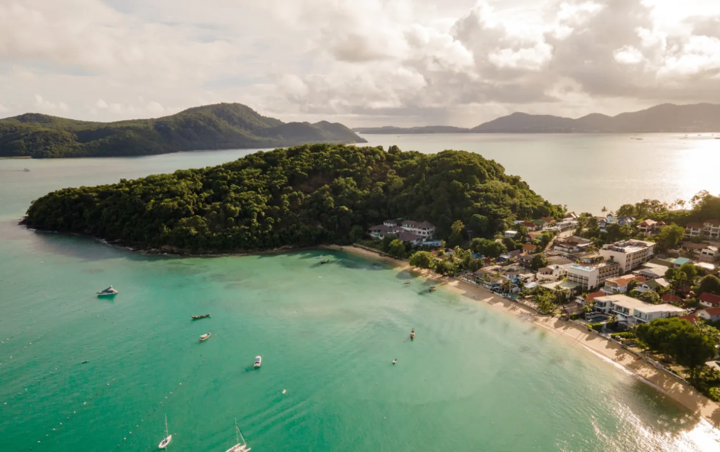 Стильный отель на Пхукете, на этом пляже нет волн!

Bandara Beach Resort Phuket 4*


Комфортабельный