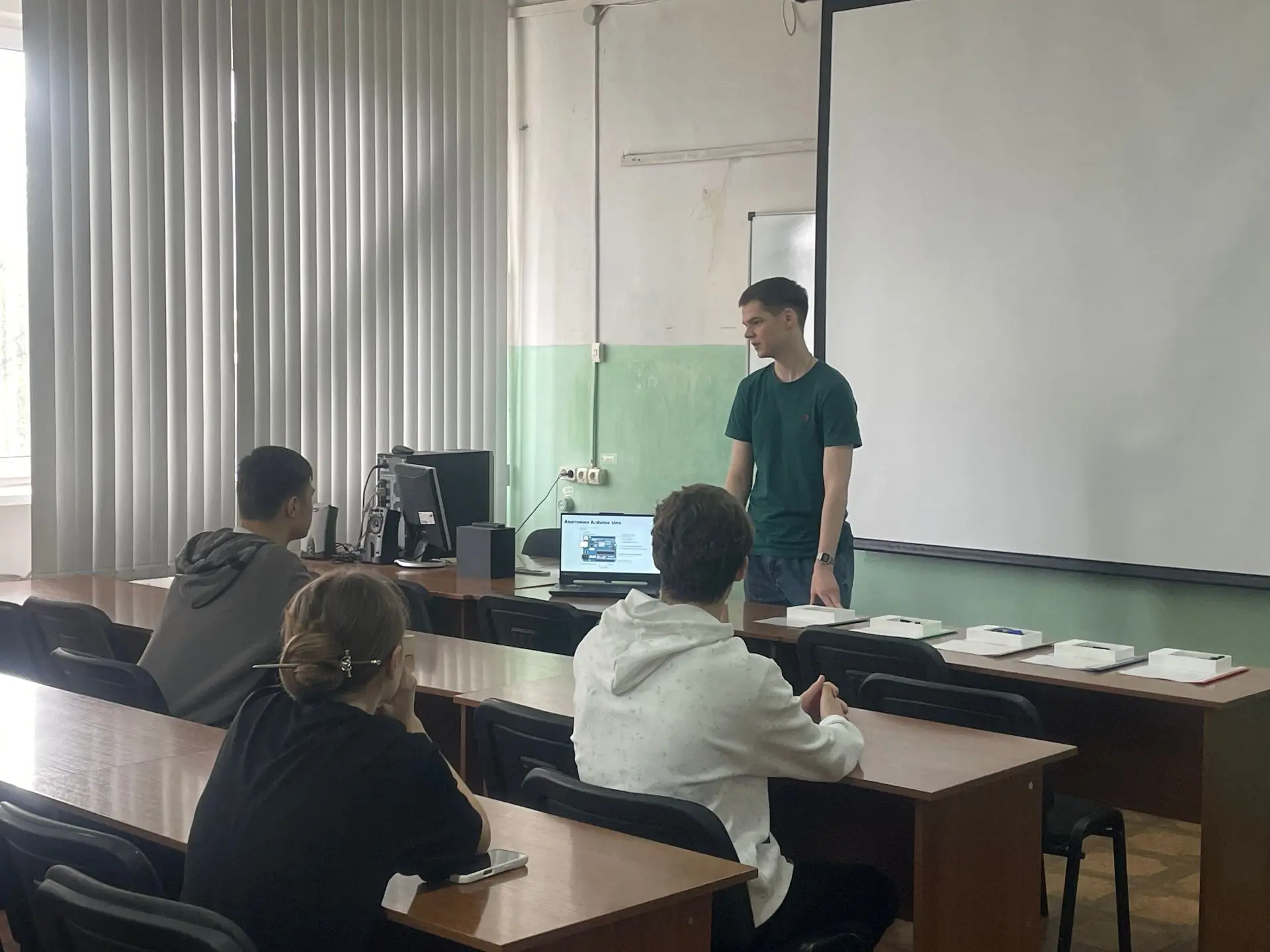 20 апреля ИнЭТиП встречал 16 школьников победителей и призеров регионального этапа олим...