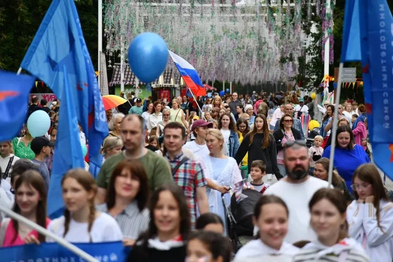 Больше сотни жителей пришли на семейный фестиваль «Все вместе» в Центральном парке