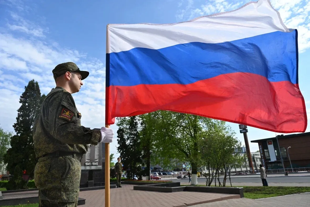 Дорогие друзья, коллеги, поздравляю с двойным праздником — Днём России и Днём города!