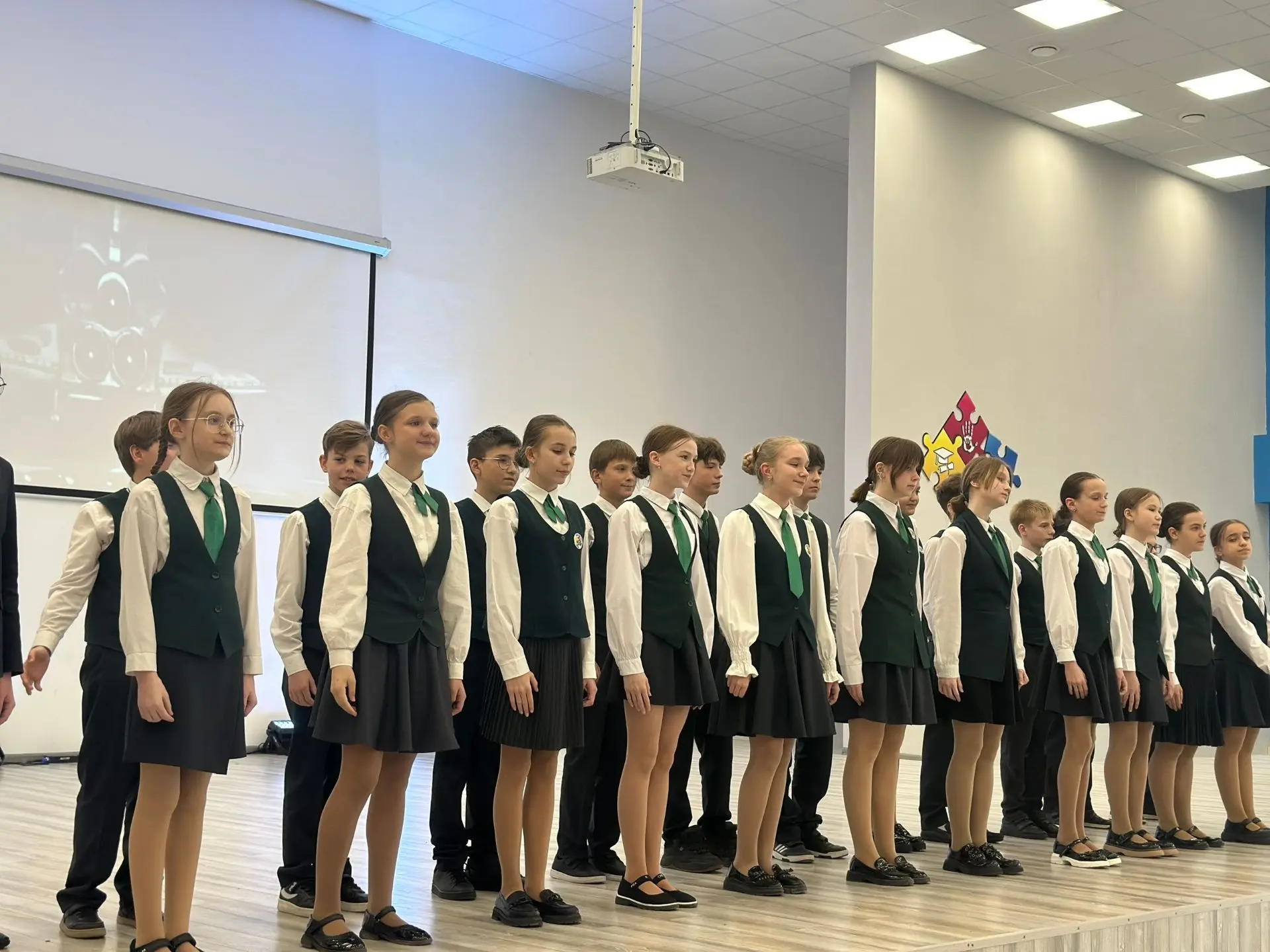 🇷🇺🎼 Стартовала «Битва хоров»!  В нашей школе прошёл первый день конкурса патриотической песни «Битва