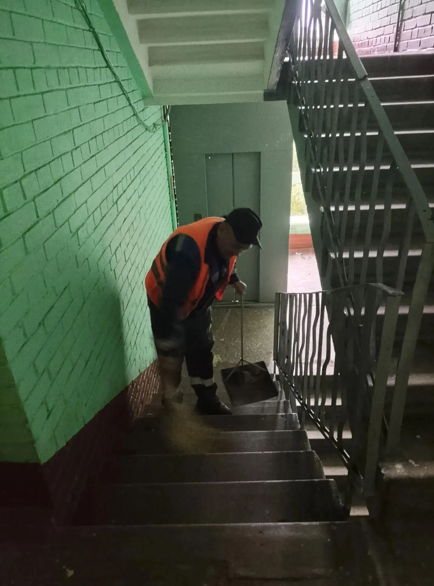 Мытье и уборка лестничных клеток 🗑🧹