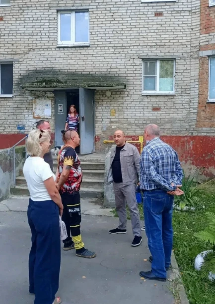 В Белоозёрском на ул. 60 лет Октября, д. 4 прошла встреча с Первым заместителем Главы г...