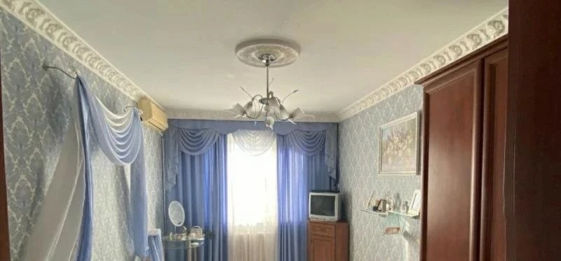 Продается 4-комнатная квартира в Будённовском районе
