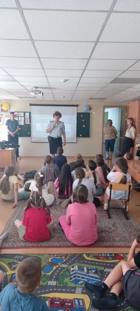 ⚡Вчера, 10 июня, пришкольный лагерь ДОЛ "Теремок" посетила майор полиции, старший участковый Живаева