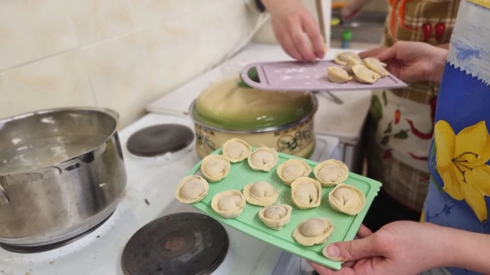 🥟  Пока мальчики осваивают столярное дело, в соседнем кабинете технологии творится самое настоящее к