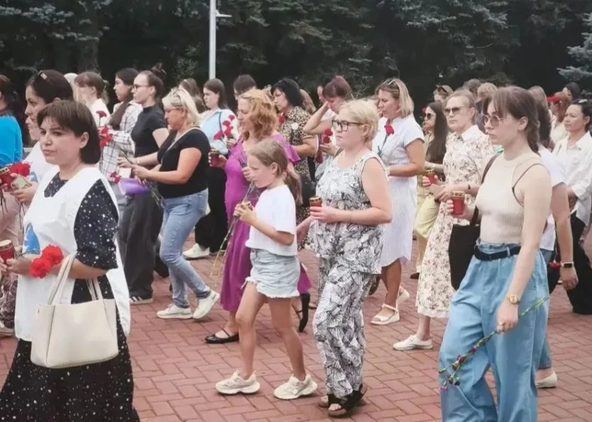 Активистки Женского движения  детского сада приняли участие  в акции «Ангелы Донбасса».

Мы помним. 