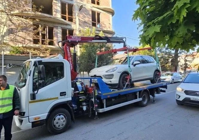 В Геленджике усиливают работу по освобождению дорог от транспорта, припаркованного с нарушением

Уже