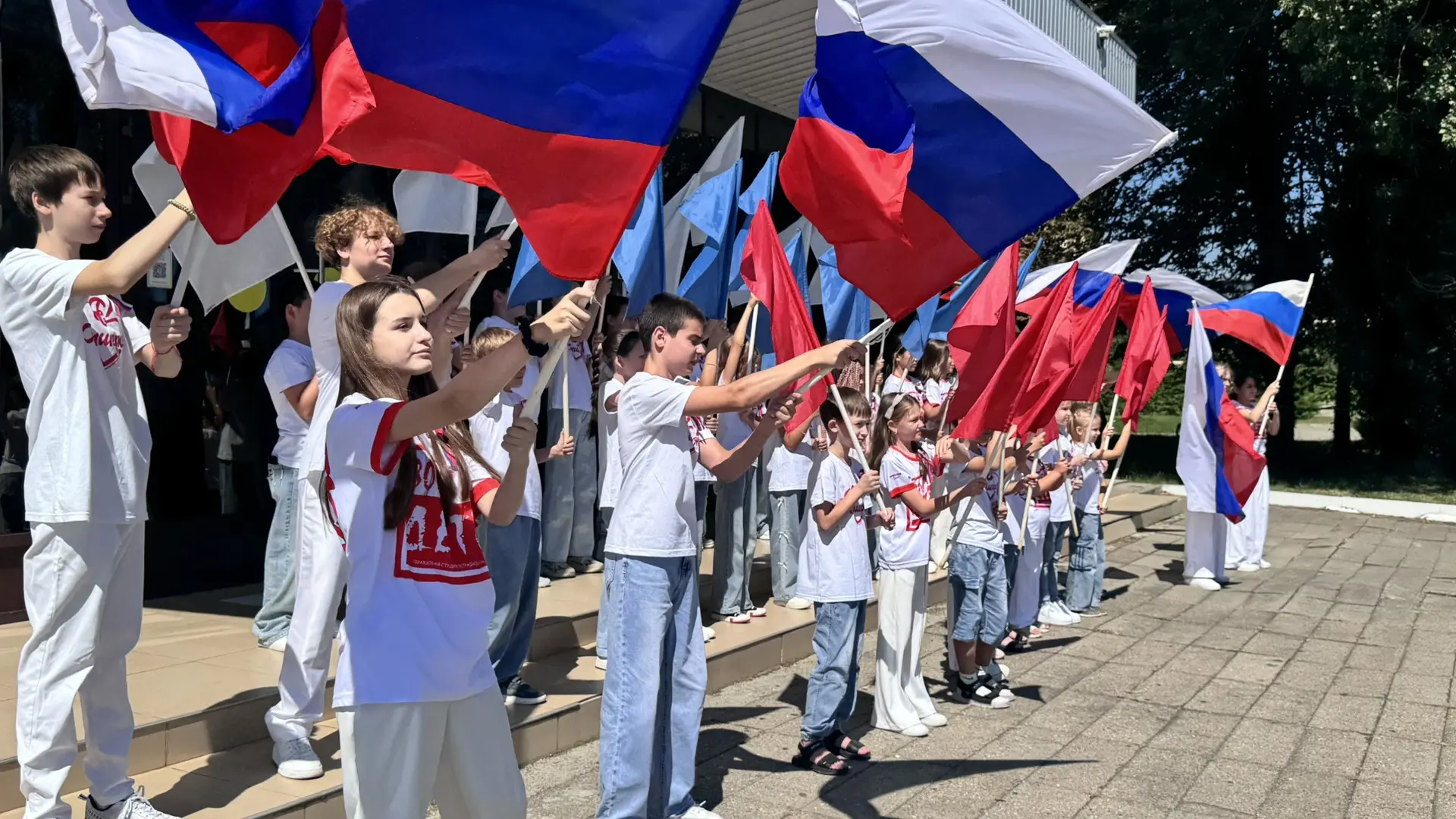 Патриотическая акция «Мой триколор!» ко Дню флага Российской Федерации!