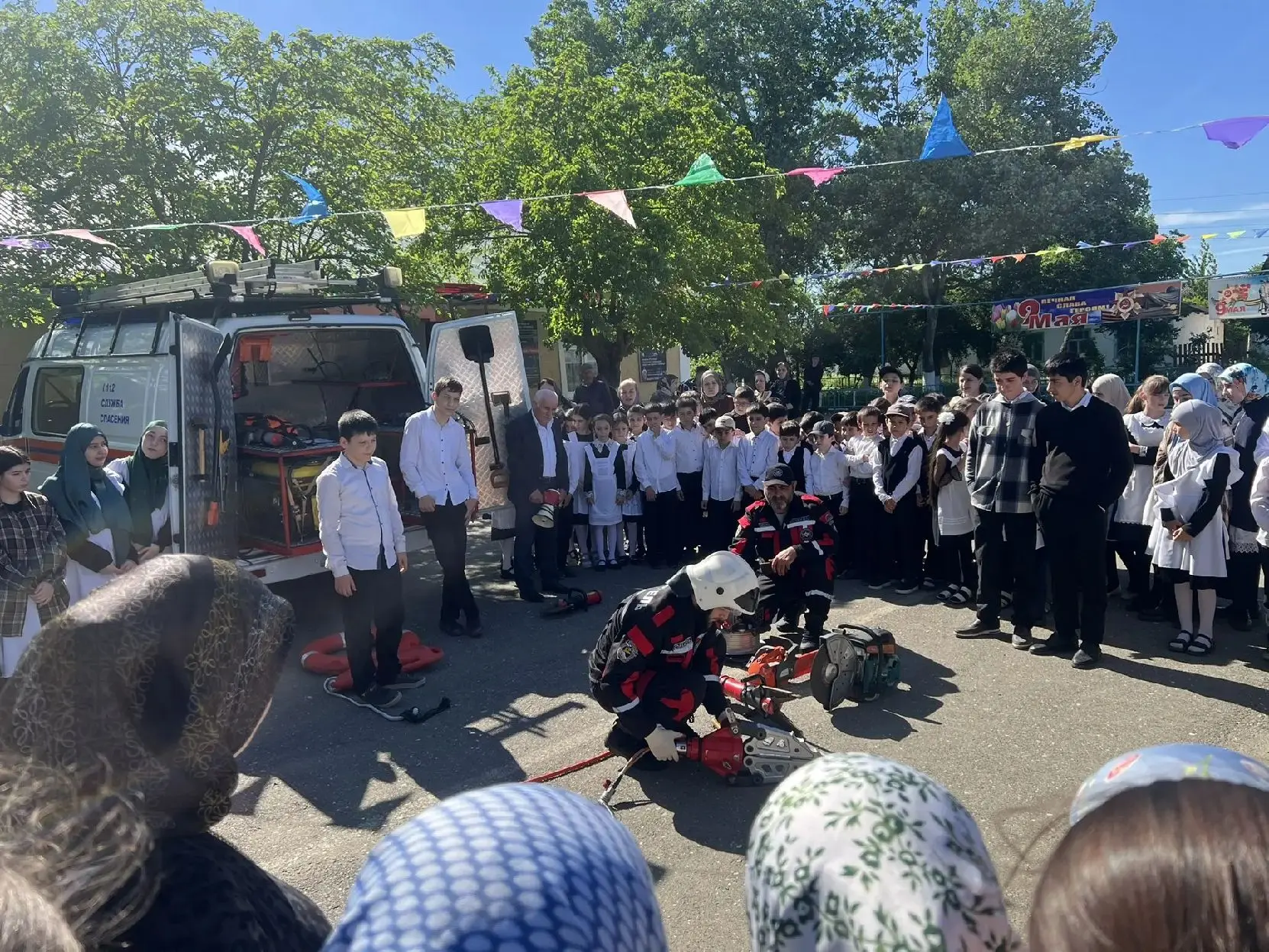 ☀Безопасное лето: Спасатели учат детей правилам поведения на воде и не только   ❗Актуальность вопрос