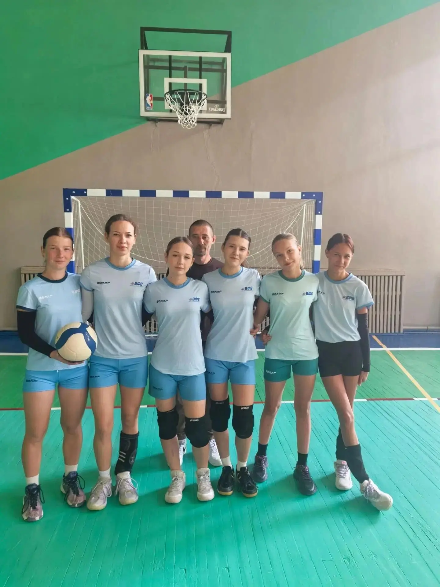 Спорт объединяет: товарищеский турнир по волейболу