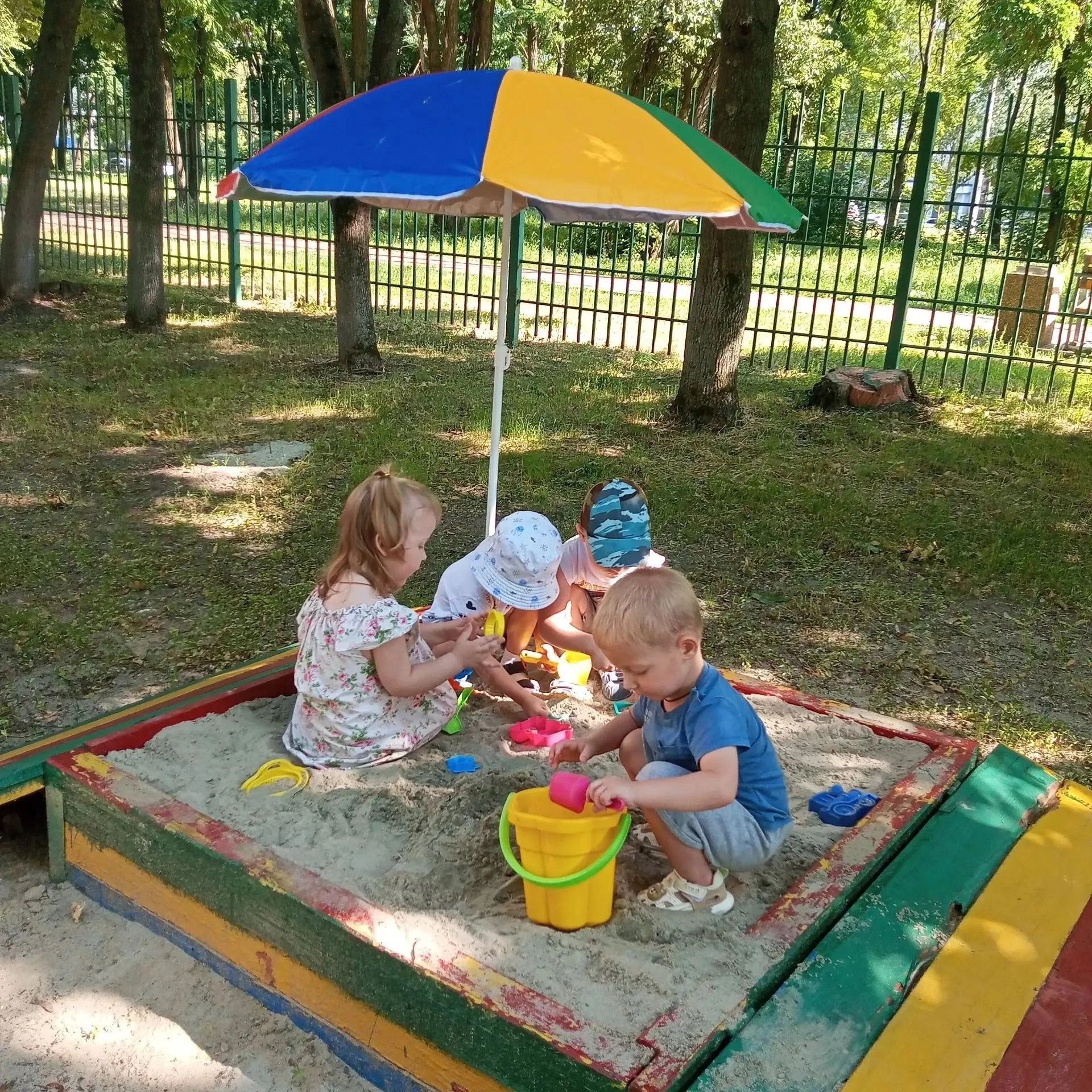 Лето- прекрасное время для активных игр на свежем воздухе. 🏖️
Прогулка становится главным событием 