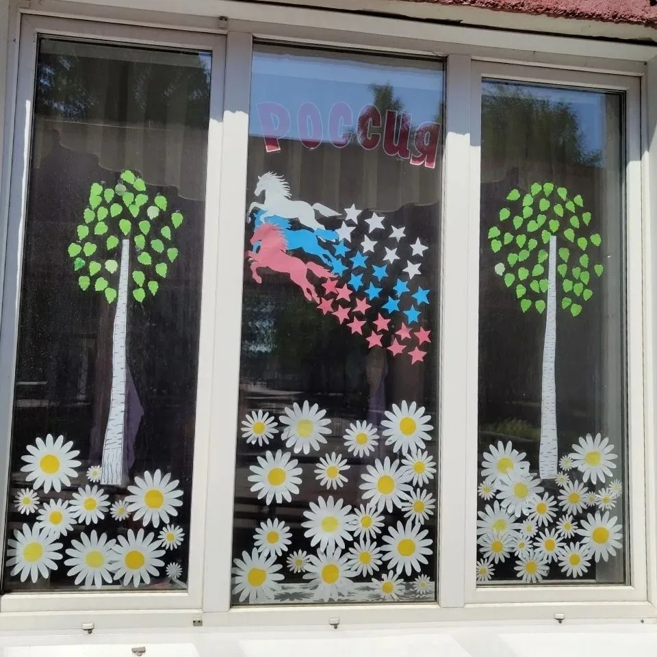 Россия в красках и детских улыбках! 🇷🇺🎨

В преддверии Дня России наш пришкольный лагерь превратил