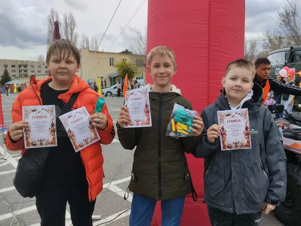 1 мая учащиеся 5А и 5Б классов приняли участие в празднике Весны и Труда, организованно...